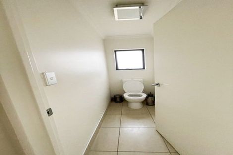 Photo of property in 6 Mcwhirters Farm Lane, Massey, Auckland, 0614