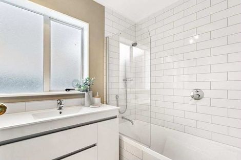Photo of property in 39a Central Park Drive, Te Atatu South, Auckland, 0610