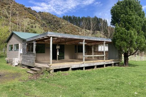 Photo of property in 960 Moonshine Road, Judgeford, Porirua, 5381