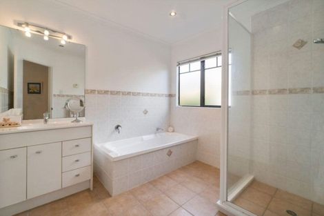 Photo of property in 8 Cellarmans Street, Te Atatu Peninsula, Auckland, 0610