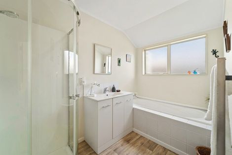 Photo of property in 39 Lakeside Drive, Orewa, 0931