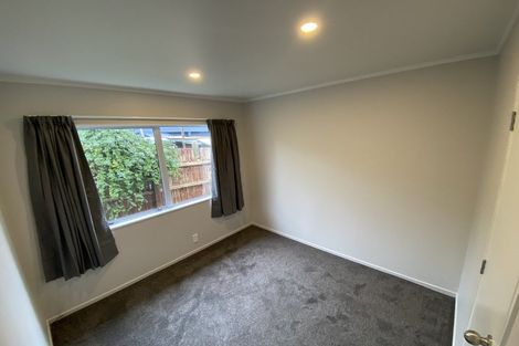 Photo of property in 5 Meadowvale Rise, Titirangi, Auckland, 0604