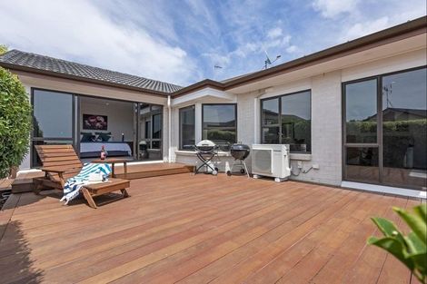 Photo of property in 2 Gillard Place, Eastern Beach, Auckland, 2012
