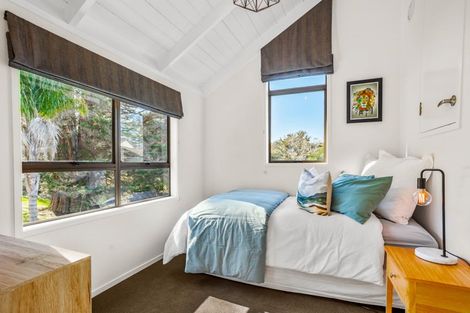 Photo of property in 7 Mahuta Grove, Northcote, Auckland, 0627