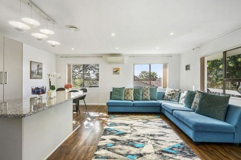 Photo of property in 2/16 Caribbean Drive, Unsworth Heights, Auckland, 0632