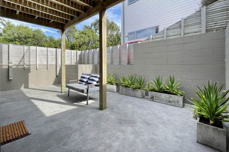 Photo of property in 2 Lakshmi Place, Khandallah, Wellington, 6035