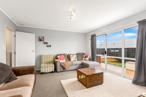 Photo of property in 2 Coventry Close, Ascot Park, Porirua, 5024