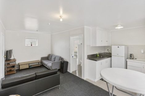 Photo of property in 28 Lowtherhurst Road, Massey, Auckland, 0614