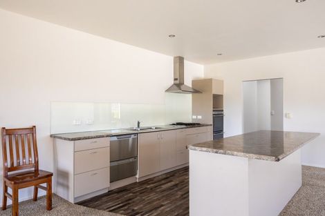 Photo of property in 2 Arthur Road, Paraite, New Plymouth, 4373