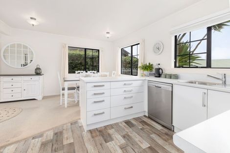 Photo of property in 129 Seaview Road, Paraparaumu Beach, Paraparaumu, 5032