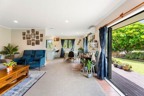 Photo of property in 52 Wattle Farm Road, Wattle Downs, Auckland, 2103