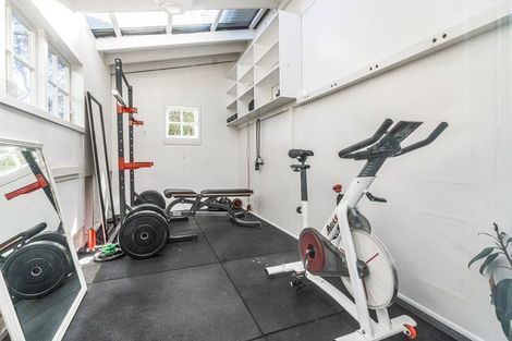 Photo of property in 77 Hinemoa Street, Birkenhead, Auckland, 0626