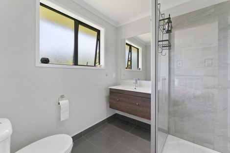 Photo of property in 24 Mahia Lane, Waikanae, 5036