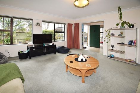 Photo of property in 1/5 Spring Grove, Henderson, Auckland, 0612