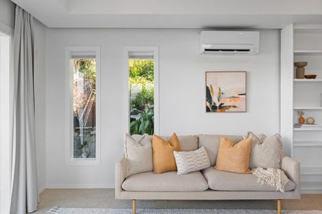 Photo of property in 66 Seatoun Heights Road, Seatoun, Wellington, 6022