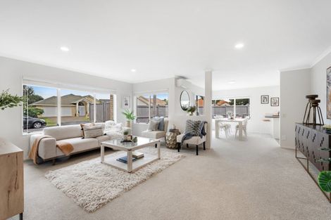 Photo of property in 19 Montecito Place, Golflands, Auckland, 2013
