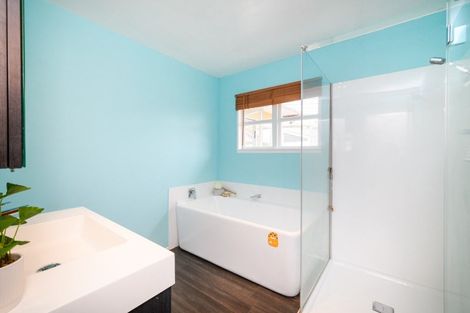 Photo of property in 30 Mokau Place, Terrace End, Palmerston North, 4410
