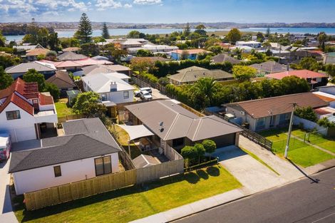 Photo of property in 3b Tawa Road, Te Atatu Peninsula, Auckland, 0610