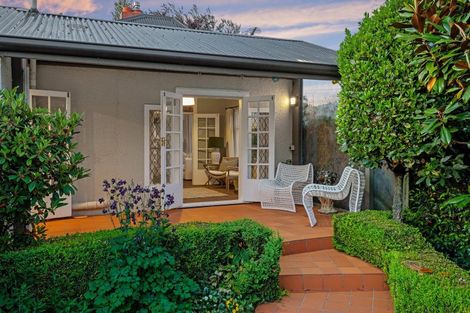 Photo of property in 14 Weston Road, St Albans, Christchurch, 8052