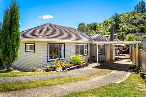 Photo of property in 28 Lowry Crescent, Stokes Valley, Lower Hutt, 5019