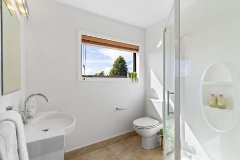 Photo of property in 2/9 Folkestone Street, Murrays Bay, Auckland, 0630