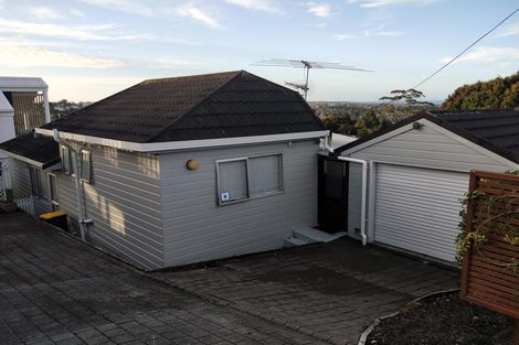 Photo of property in 1/8 Pupuke Road, Hillcrest, Auckland, 0627