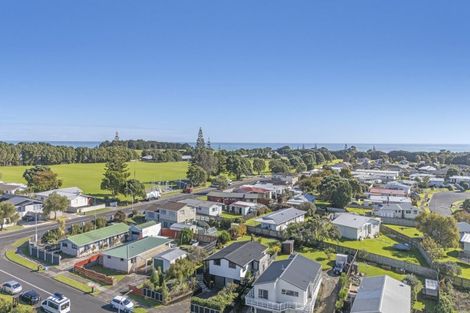 Photo of property in 5 Camellia Avenue, Bell Block, New Plymouth, 4312