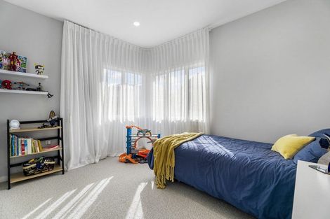Photo of property in 6 Dorchester Place, Orewa, 0931