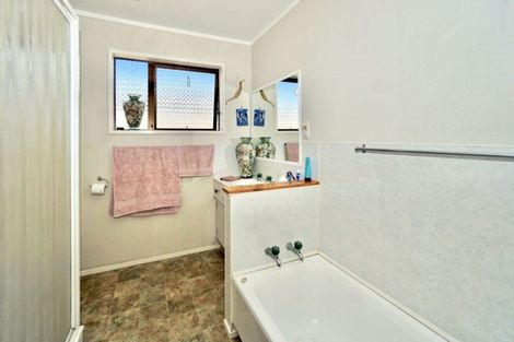 Photo of property in 2 Randell Place, Te Puke, 3119