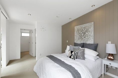 Photo of property in 32 Tiketike Way, Brooklyn, Wellington, 6021