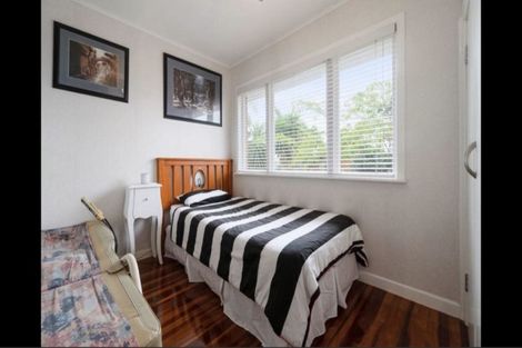 Photo of property in 94 Colwill Road, Massey, Auckland, 0614
