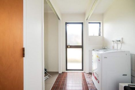 Photo of property in 386 Glenfield Road, Glenfield, Auckland, 0629