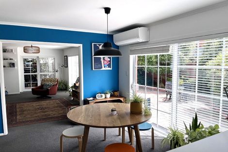 Photo of property in 50 Saint Andrews Square, Strowan, Christchurch, 8052