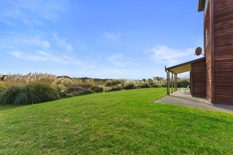 Photo of property in 80 Reay Mackay Grove, Waikawa Beach, Manakau, 5573