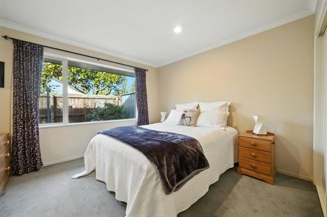 Photo of property in 10 Dinglebay Place, Casebrook, Christchurch, 8051