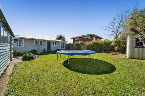 Photo of property in 8 Reid Avenue, Hawera, 4610