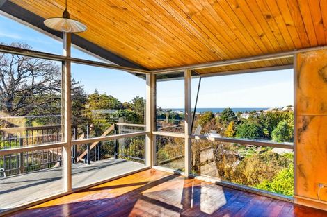 Photo of property in 17 Spencer Road, Hospital Hill, Napier, 4110