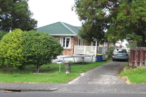 Photo of property in 5 Brookfield Road, Te Atatu Peninsula, Auckland, 0610