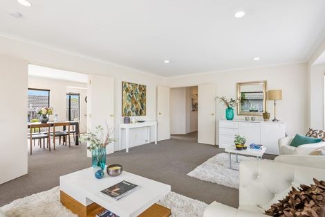 Photo of property in 20 Moyrus Crescent, East Tamaki Heights, Auckland, 2016