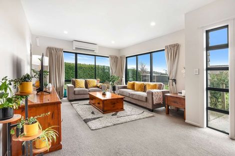 Photo of property in 8 Latham Stubbs Crescent, Waipawa, 4210