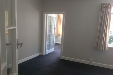 Photo of property in 6 Rixon Grove, Mount Victoria, Wellington, 6011
