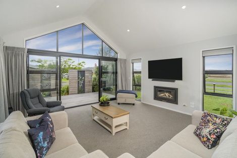 Photo of property in 1 Vanita Drive, Whitianga, 3510