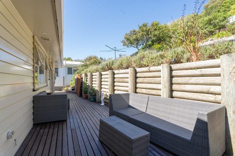 Photo of property in 97a Glanmire Road, Newlands, Wellington, 6037