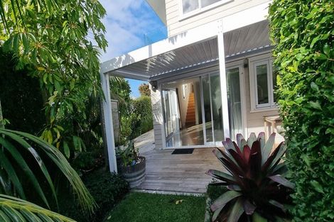 Photo of property in 17 Bevyn Street, Castor Bay, Auckland, 0620