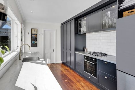 Photo of property in 5 Rogan Street, New Plymouth, 4310