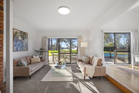 Photo of property in 5 Godwit Place, Waiuku, 2123