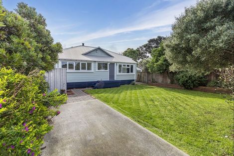 Photo of property in 3 Apu Crescent, Lyall Bay, Wellington, 6022