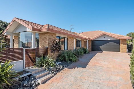 Photo of property in 18 Kotuku Drive, Paraparaumu Beach, Paraparaumu, 5032
