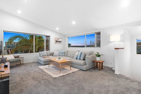 Photo of property in 18 Ridge Road, Waiake, Auckland, 0630