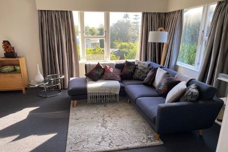 Photo of property in 32 Oswald Crescent, Paparangi, Wellington, 6037